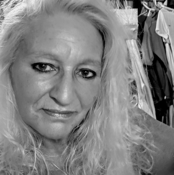 Meet your Posher, Maureen - Picture 1 of 1